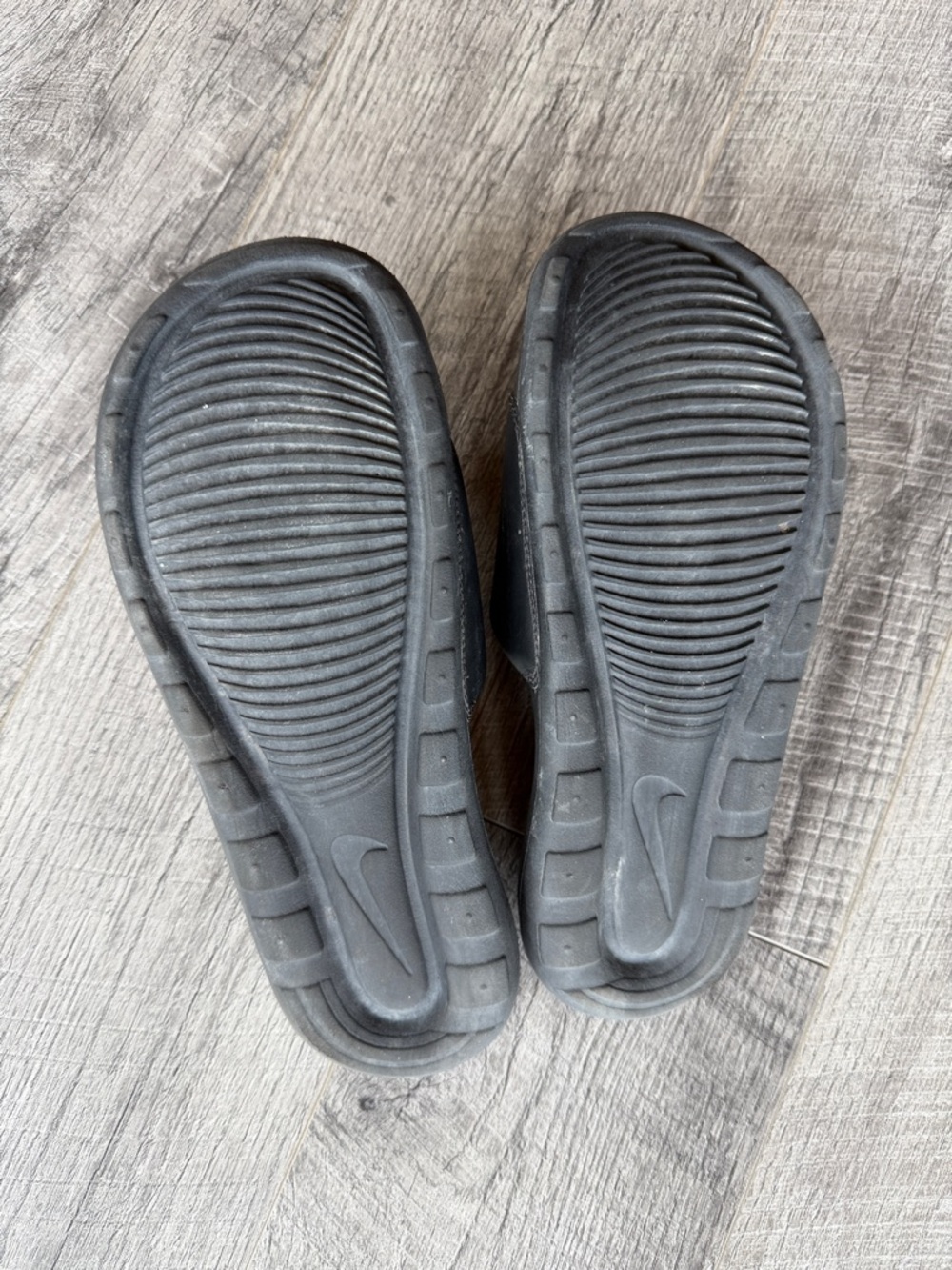 Nike Slides - Picture 2 of 3